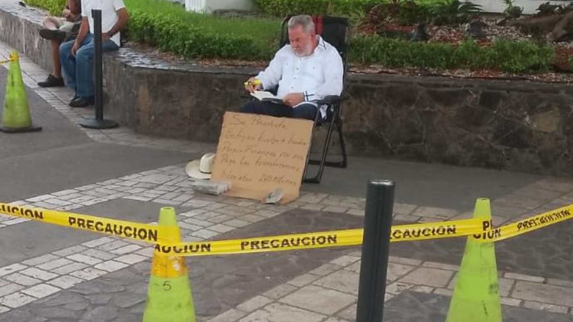 Alcalde Roberto Contreras se declara en huelga de hambre: “Solo voy a ingerir…”
