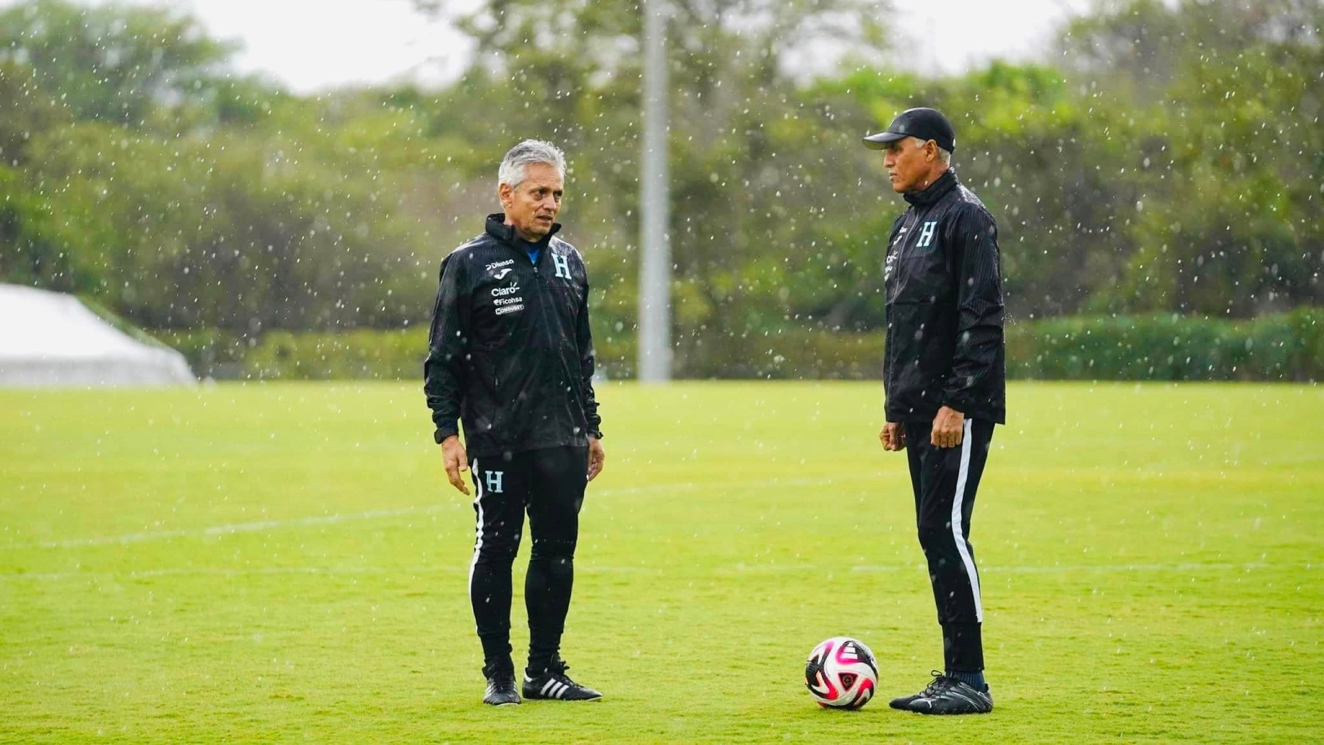 El entrenador de la Bicolor Reinaldo Rueda en entrevista confirmó que no puede seguir pasando en los duelos de la Selección, luego del gané ante Bermudas.