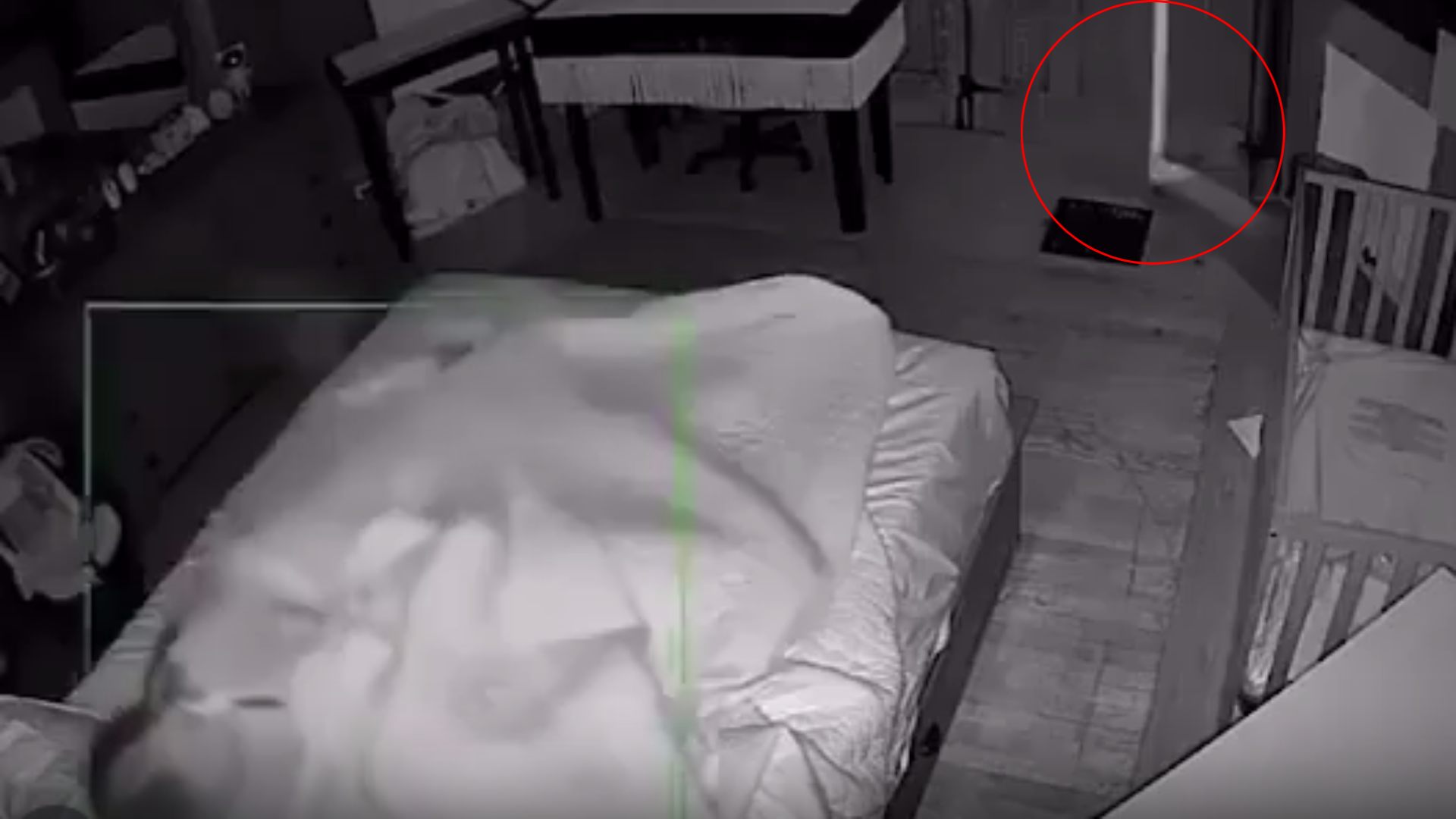 Actividad paranormal en la habitación de una pareja