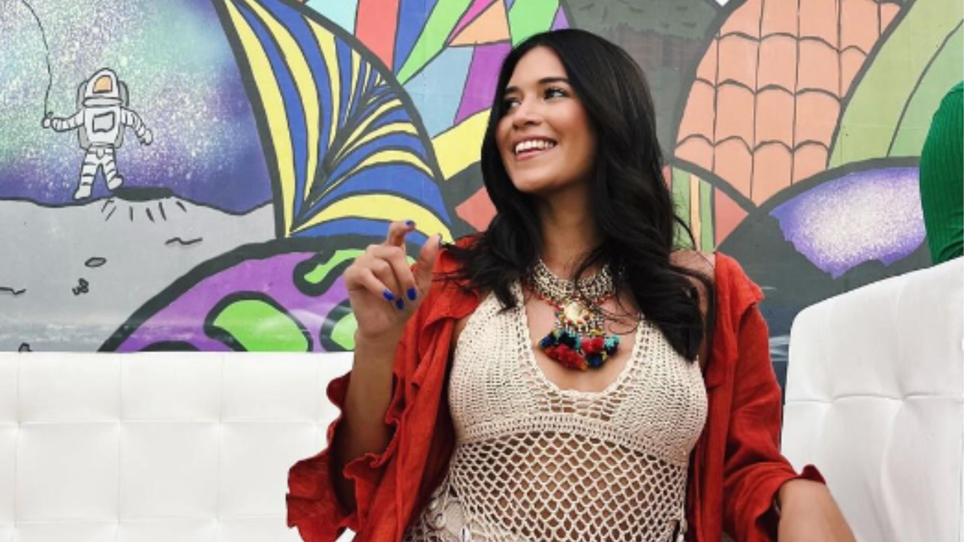 Hija de Romeo Vásquez se defiende de pastora que la criticó.