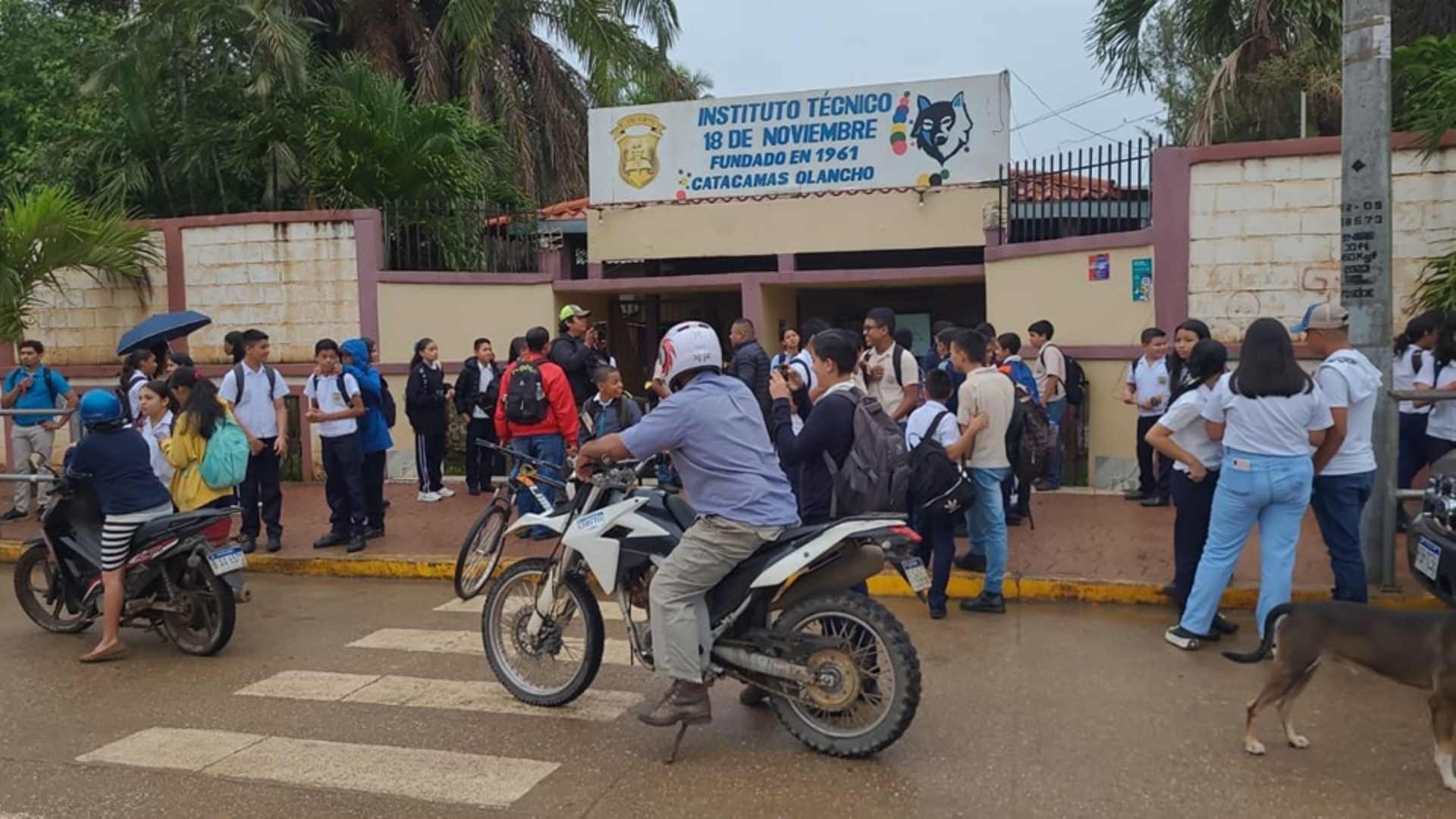 Cerrados los portones en centros educativos de Catacamas