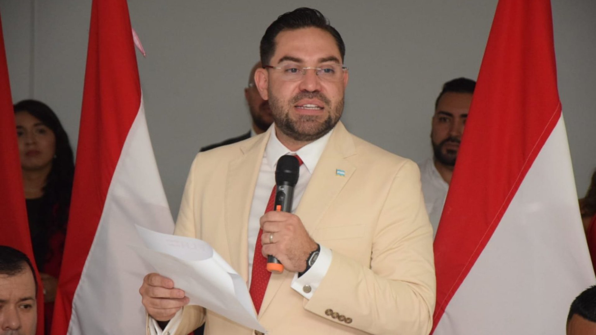 Juramentación de Jorge Cálix y su equipo en el CCEPL