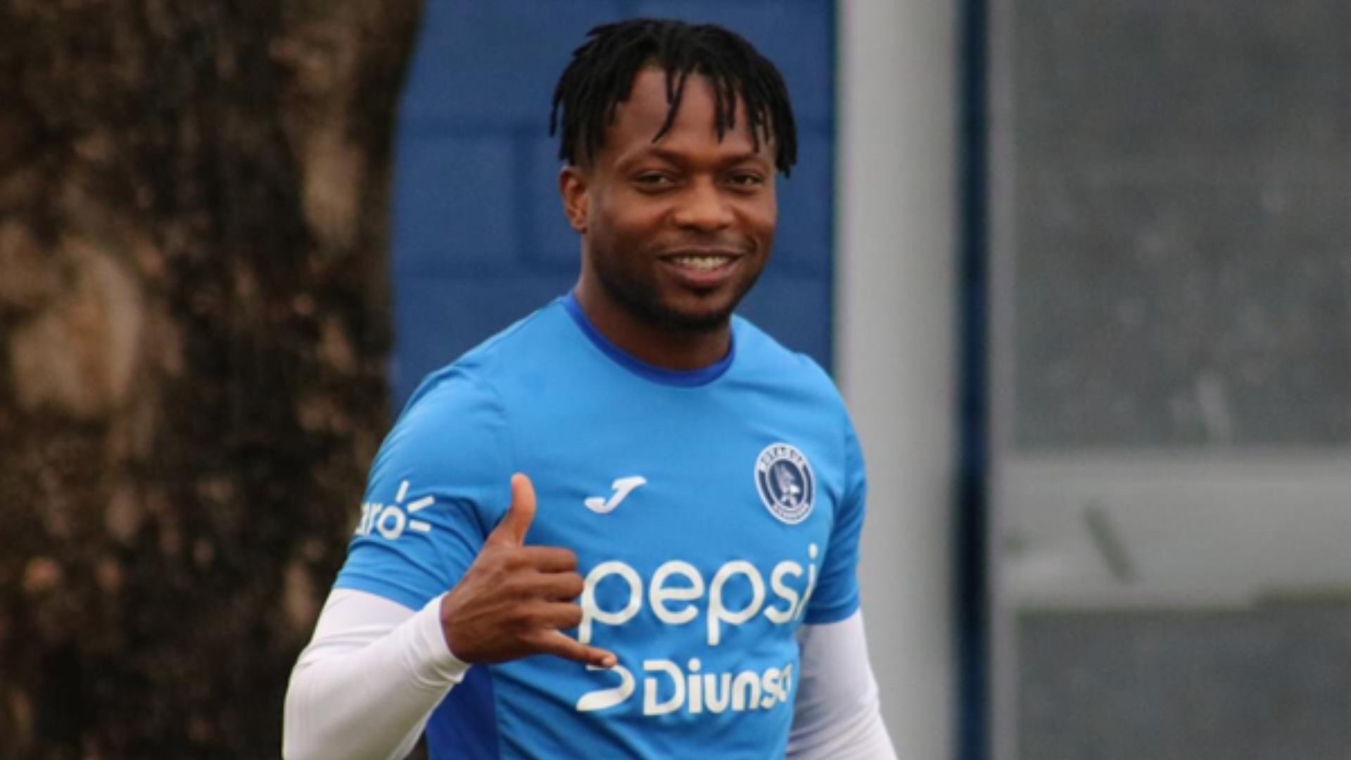 Kevin Álvarez, el defensor hondureño, ha sido apartado del Motagua por decisión del técnico argentino Diego Vázquez.