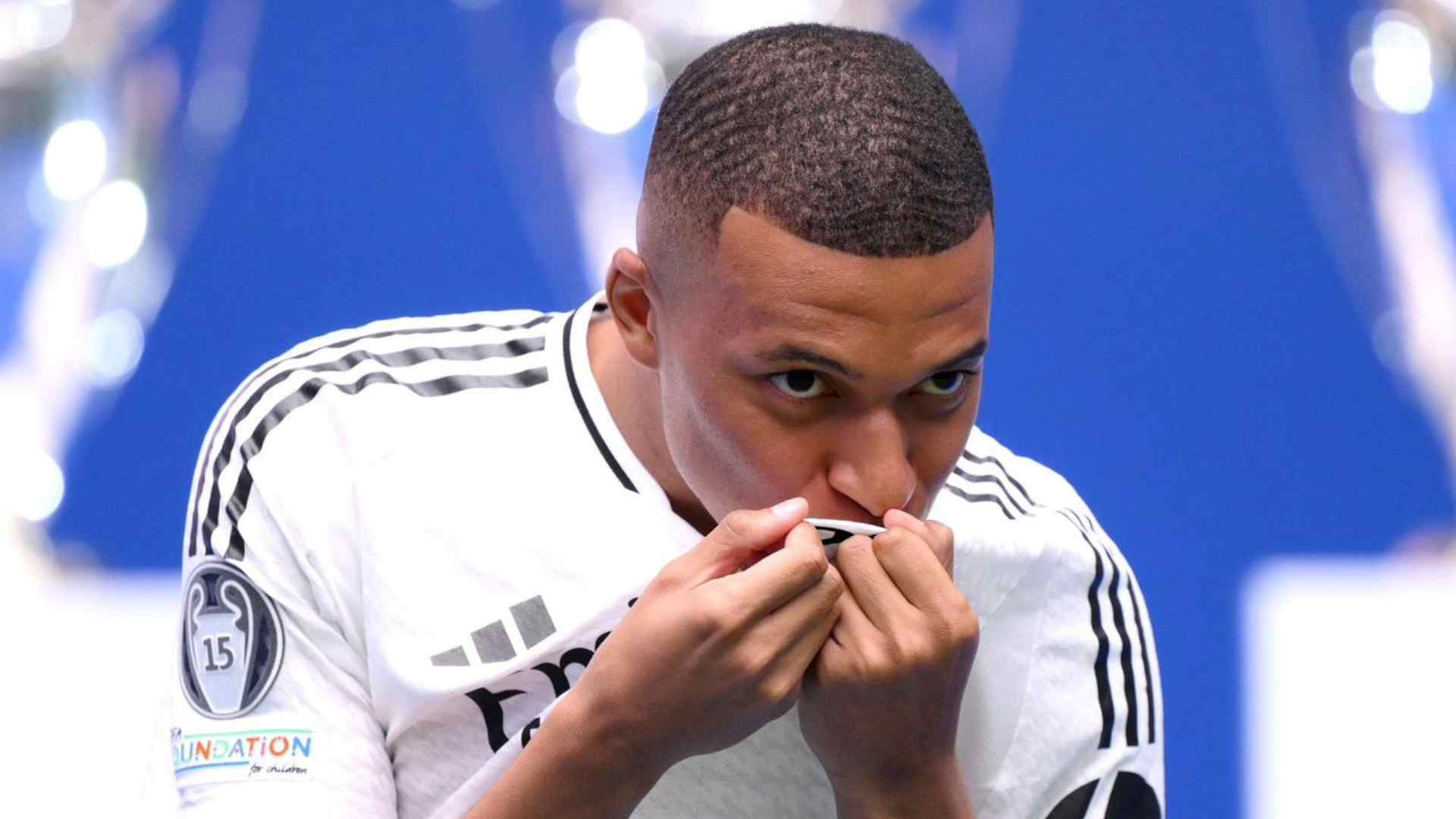 El estadio Santiago Bernabéu fue testigo de un momento épico en la historia del fútbol con la presentación de Kylian Mbappé como nuevo jugador del Real Madrid.