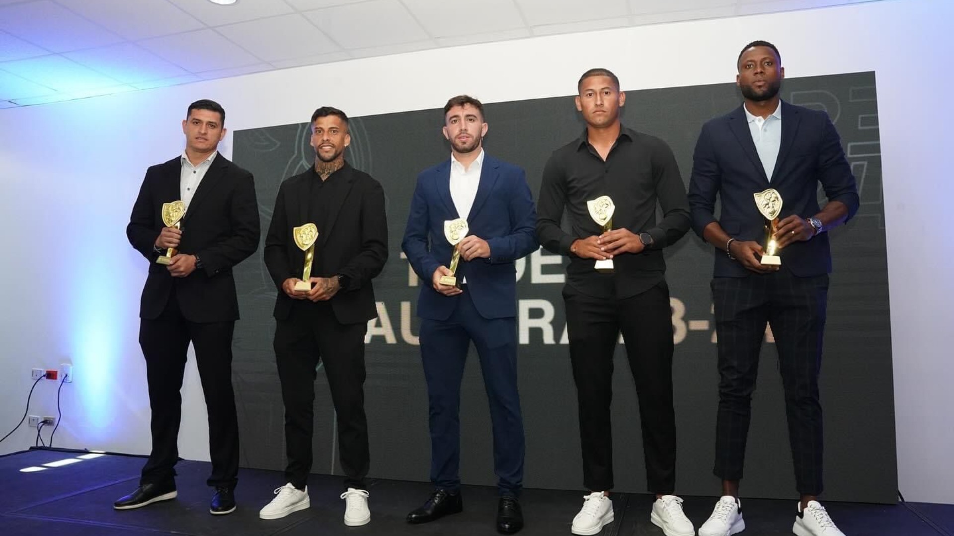 El martes 23 de julio, la ciudad de Tegucigalpa fue testigo de la segunda edición de los Premios MVP de la Liga Nacional de Honduras, un evento que reunió a los jugadores y entrenadores más destacados de los últimos dos torneos.
