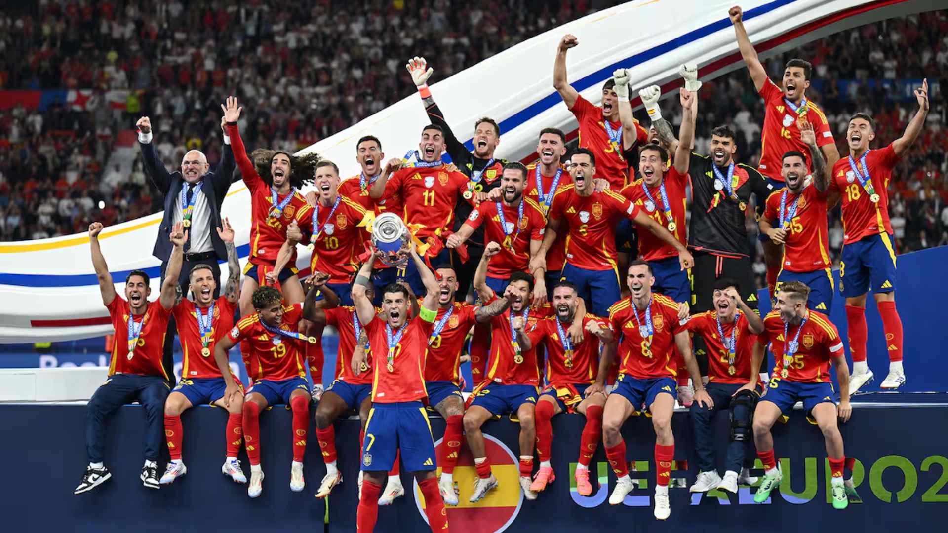 La UEFA ha dado a conocer el equipo estelar de la Eurocopa, resaltando la presencia abrumadora de jugadores españoles.