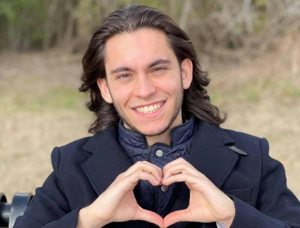 Carlos Eduardo Espina defiende a Shin Fujiyama