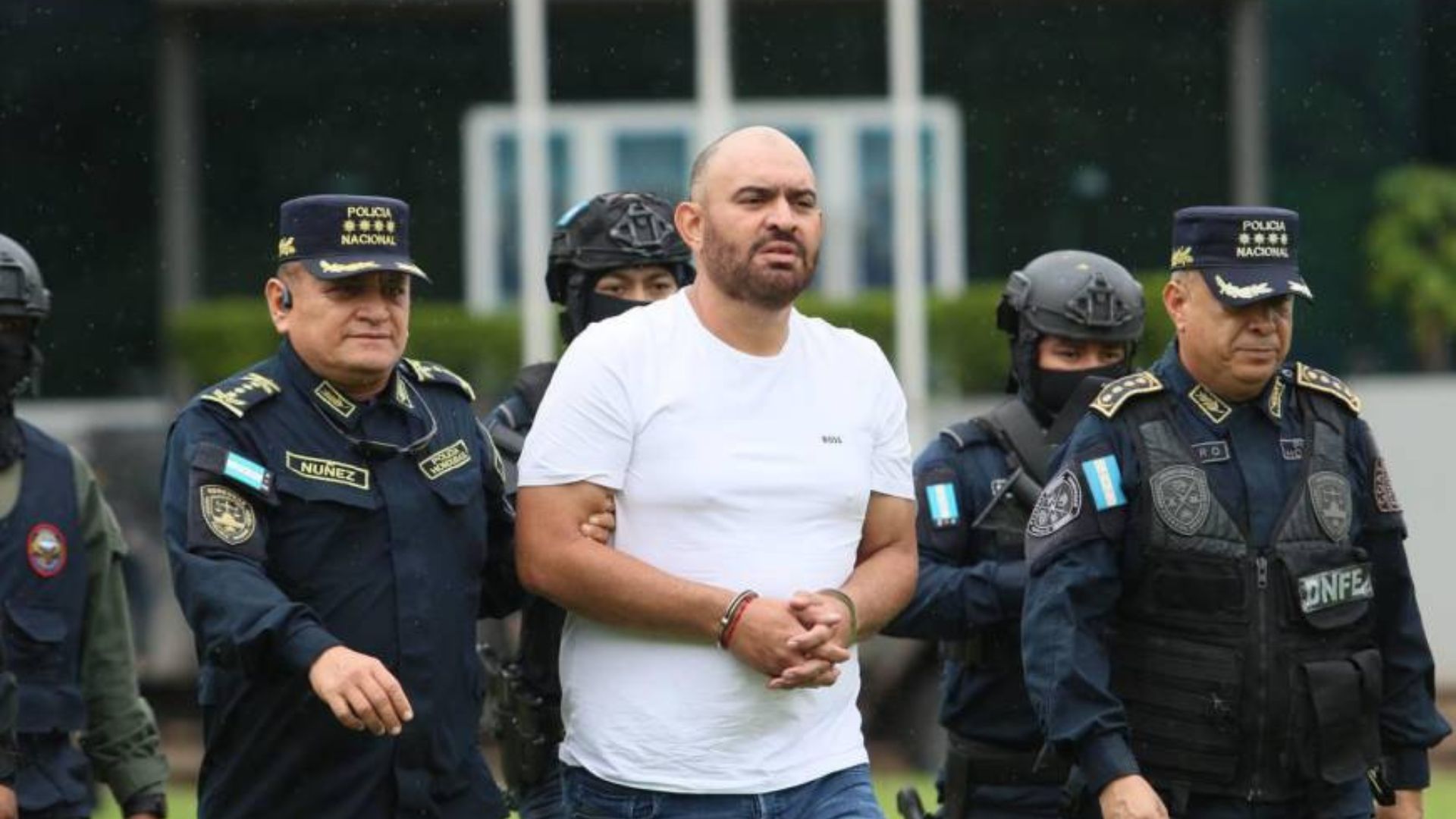 Así lució alias “Cubeta” tras su caída, pues pasó de ser un reconocido vicealcalde de Gracias, Lempira, a sumarse a la lista de los 17 extraditables capturados en lo que va de 2024.