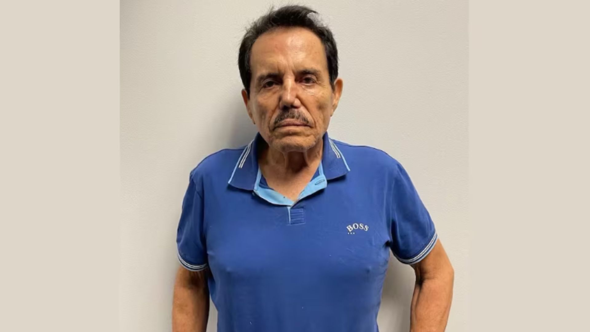 “El Mayo” Zambada, cofundador del poderoso Cartel de Sinaloa, apareció ante el juez en silla de ruedas y con un suéter que llamó la atención del mundo entero