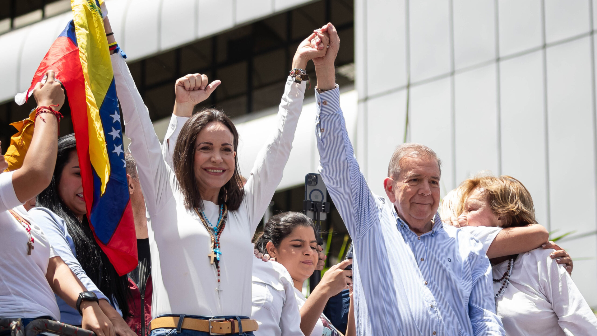 María Corina Machado militares