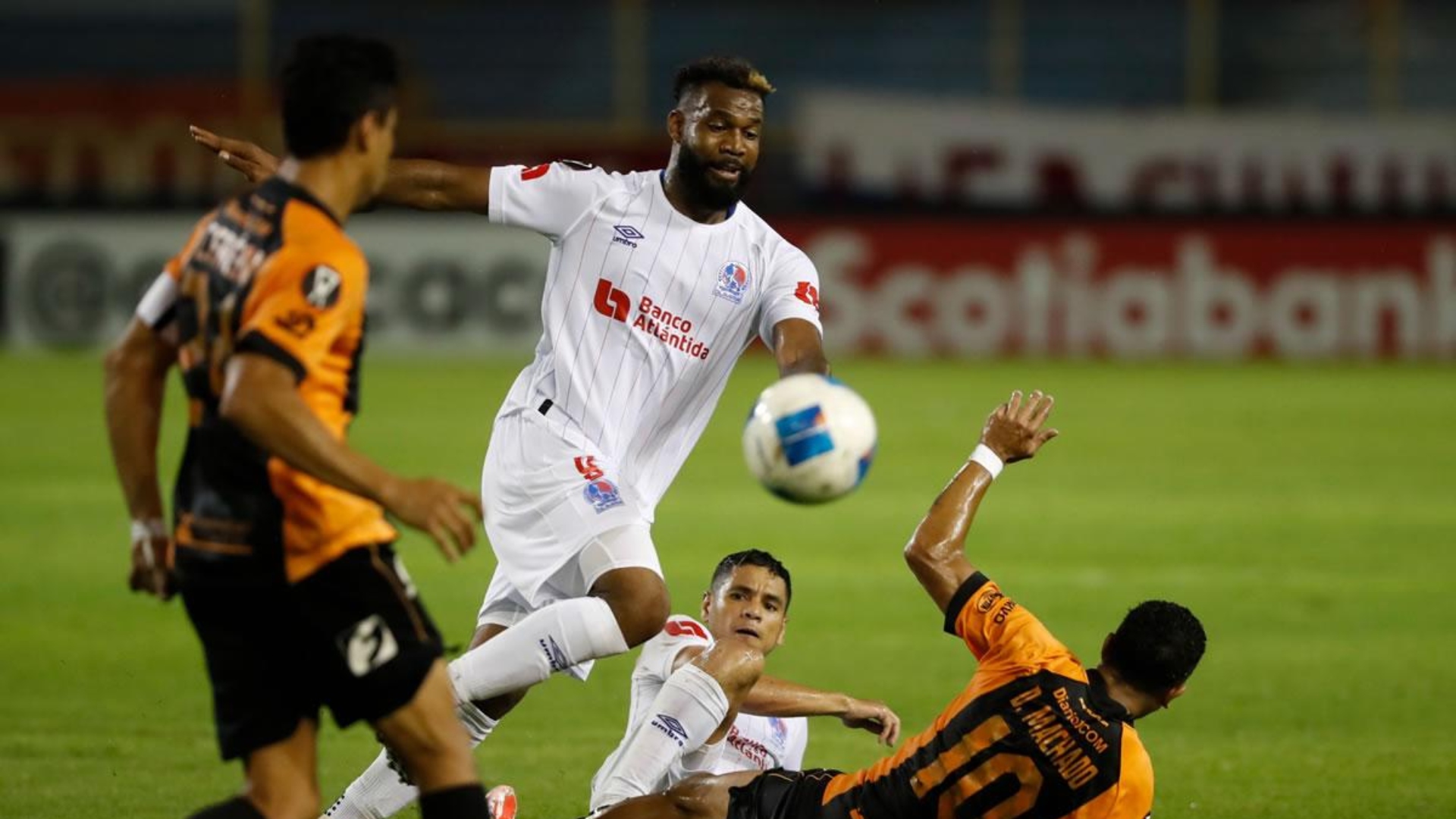 Olimpia compromete su clasificación en Copa Centroamericana luego de perder ante el Águila