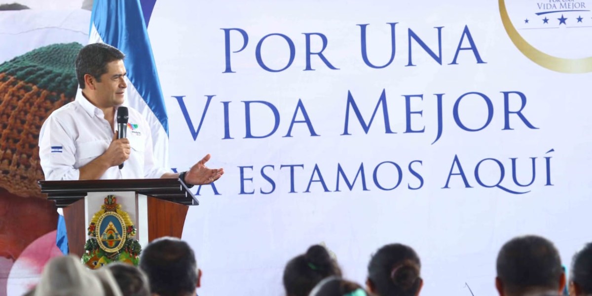 Hijas de Juan Orlando orgullosas de 'Por una Vida Mejor'
