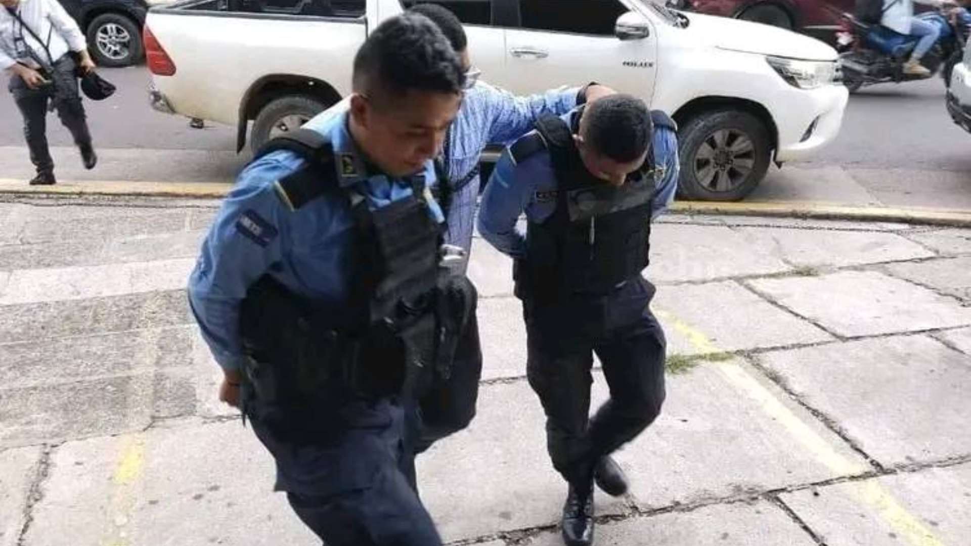 Agentes de la policía nacional detenidos por cobro de dinero