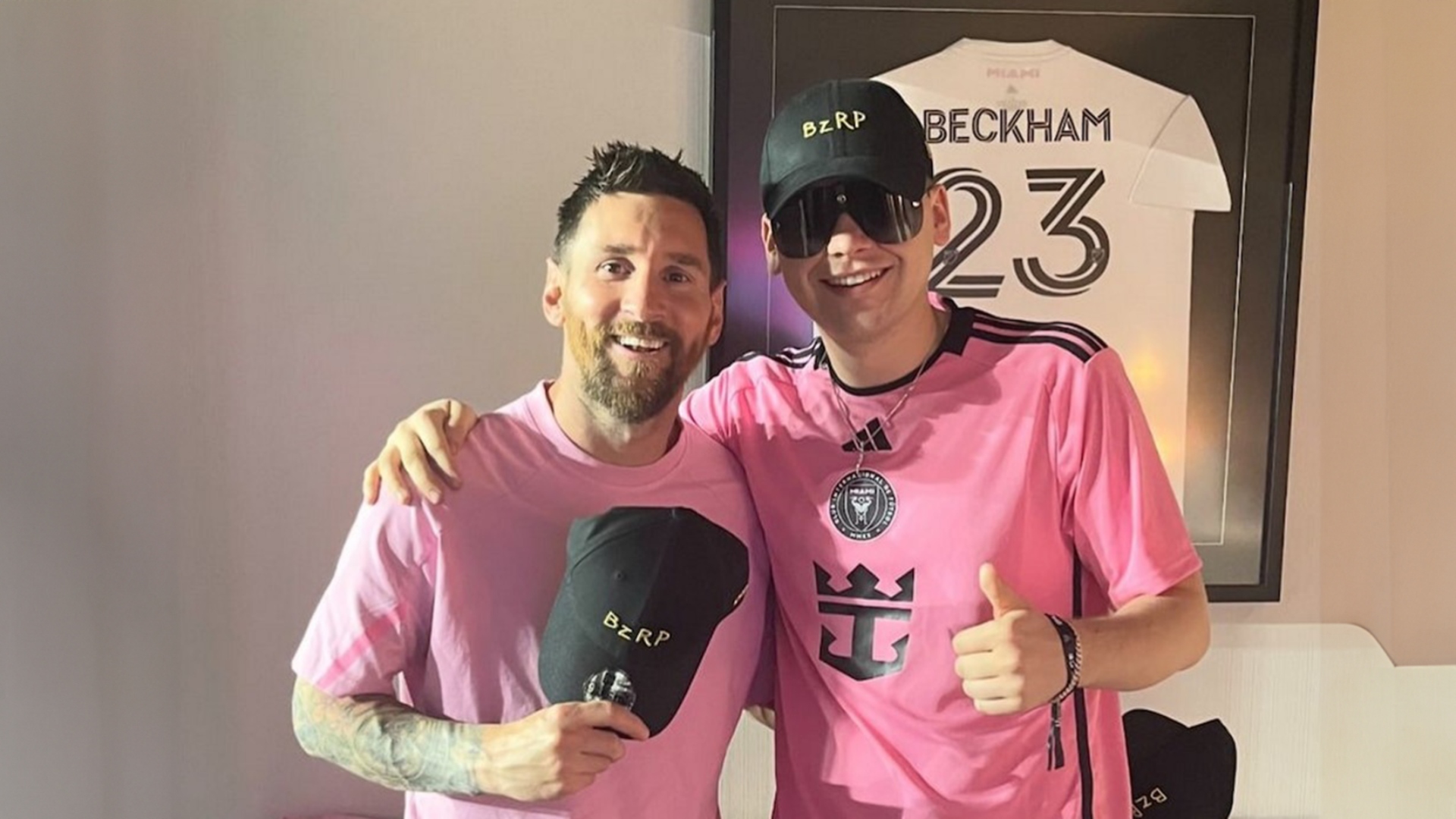 Bizarrap muestra su rostro gracias a Messi