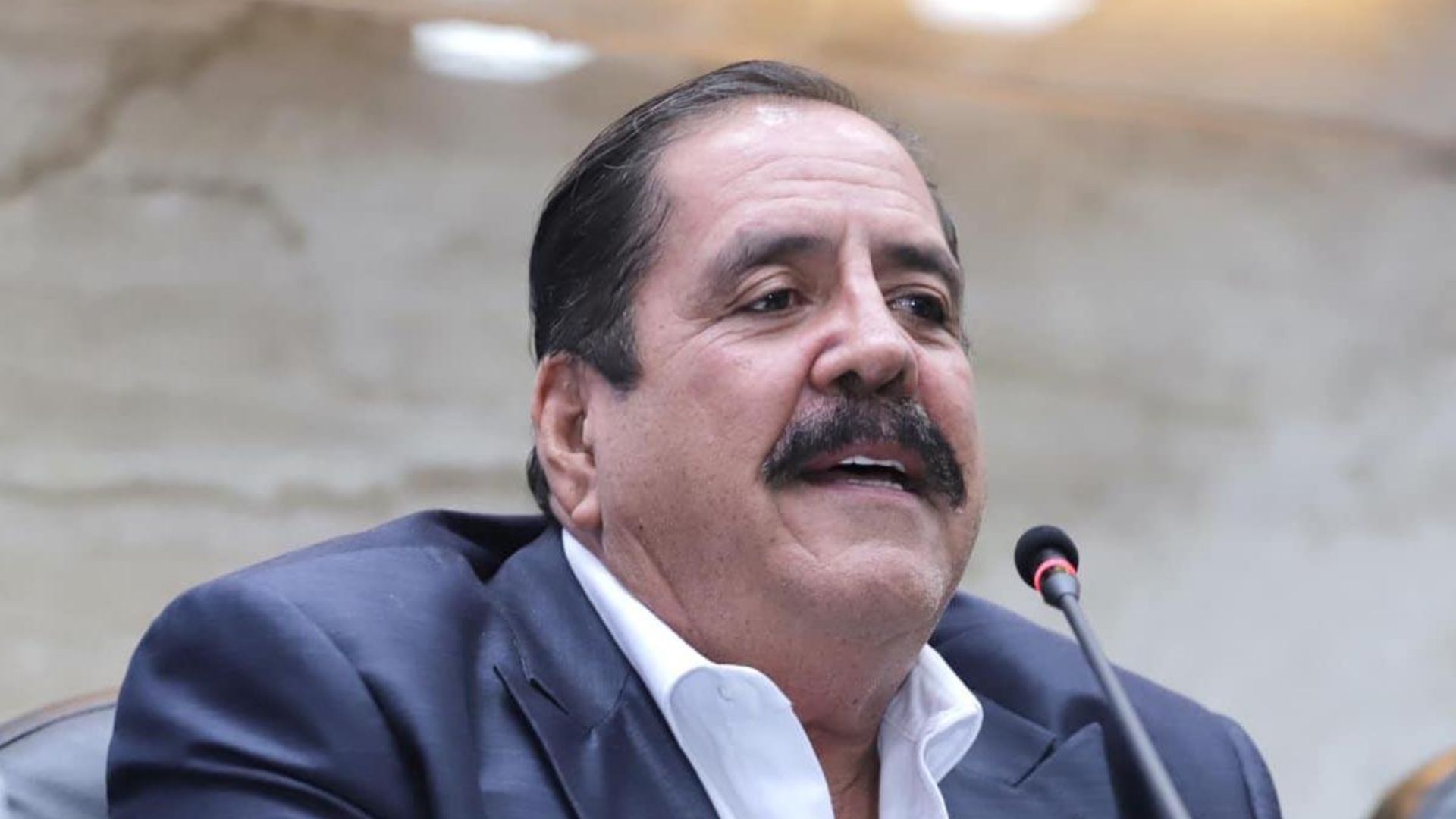 Diputados aceptan la renuncia de Carlos Zelaya.
