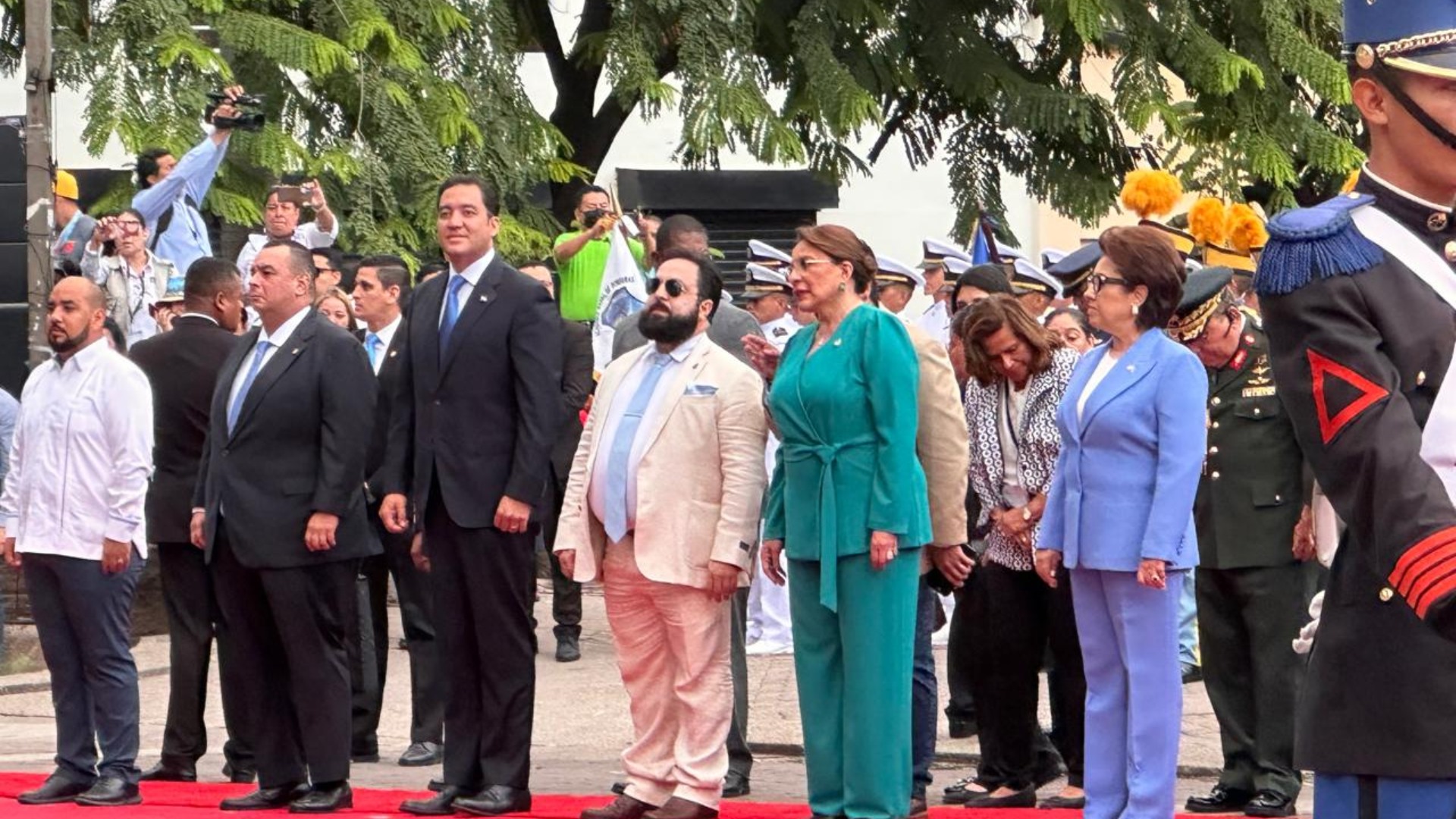 15 de septiembre Honduras izada de la bandera grito de independencia