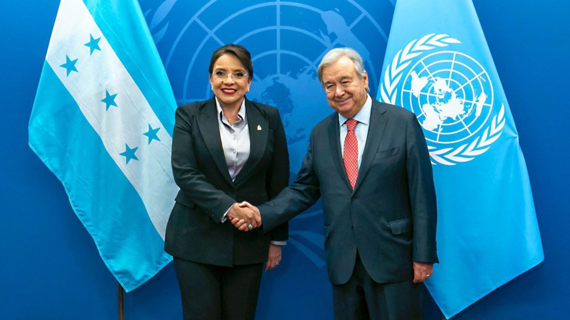 Presidenta de Honduras junto al secretario general de la ONU.