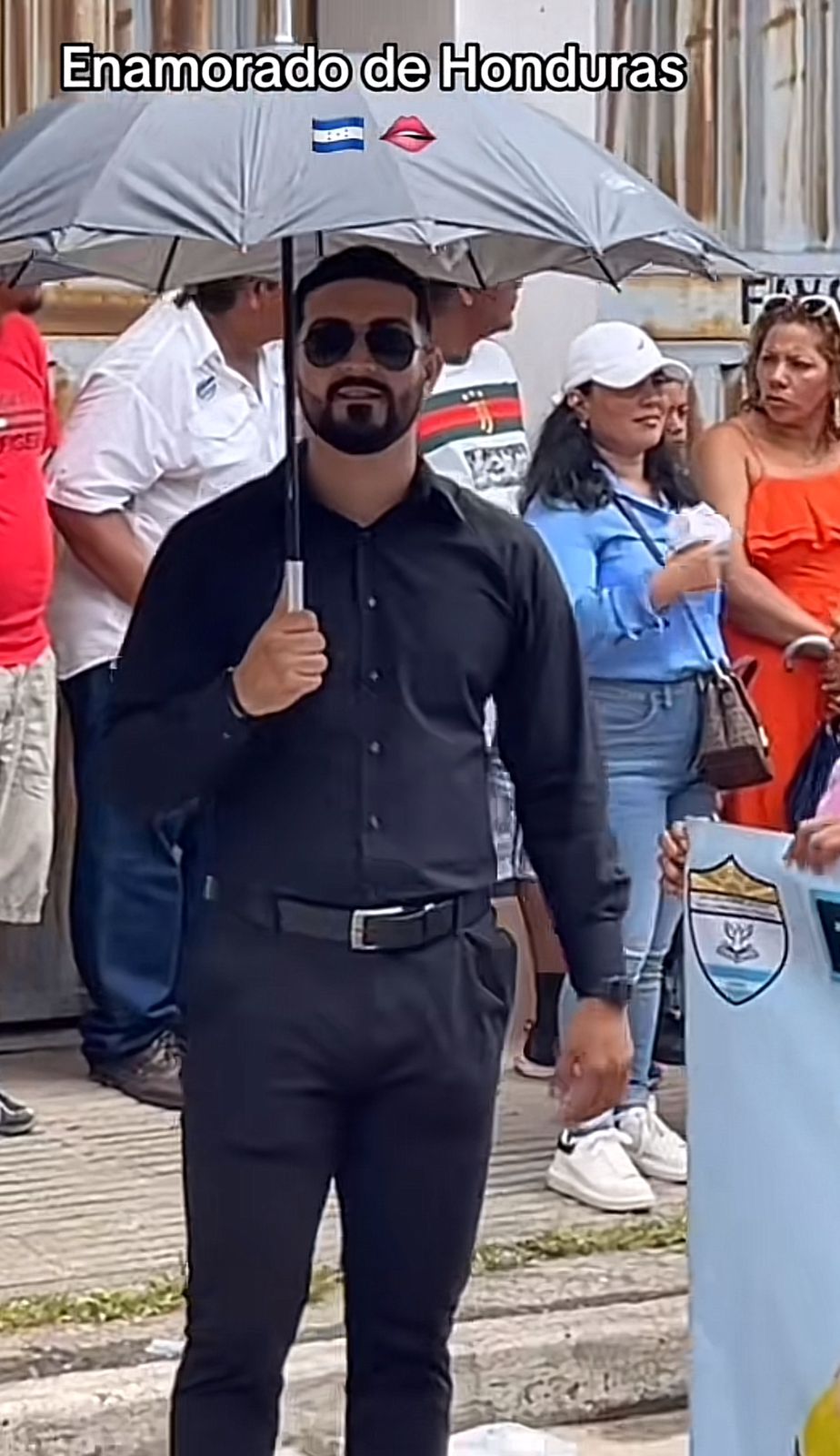 Profesor Elmer Lizardo que cautivó en los desfiles de La Paz