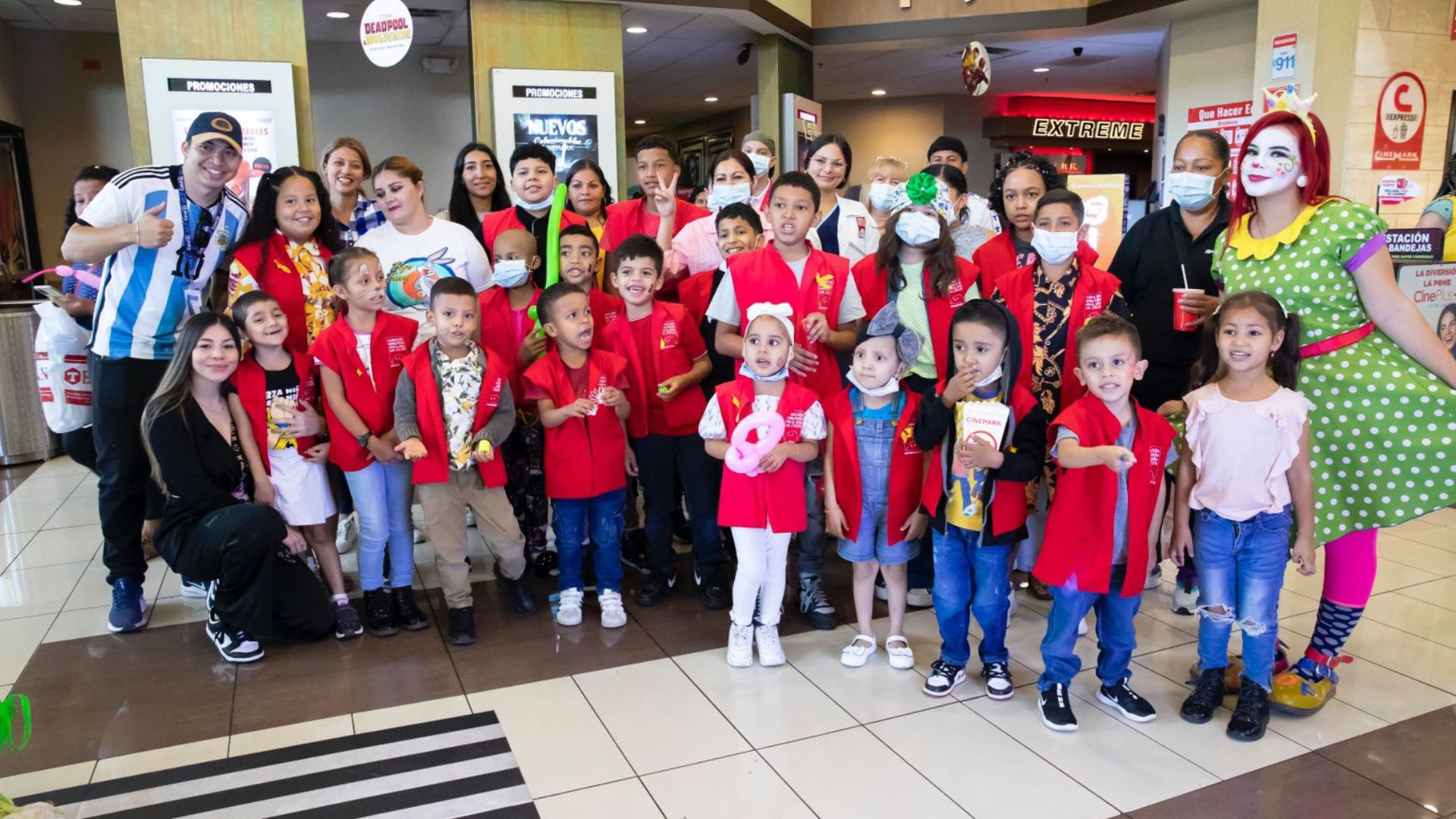 Canal 11 y Cinemark Brindan Alegría a Niños con Cáncer