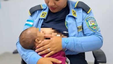 policía hondureña lactancia