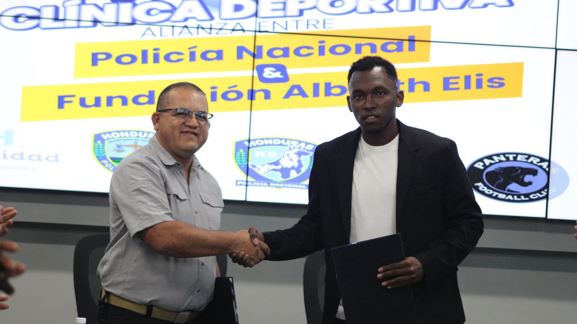 Alberth Elis con su fundación firman convenio con la Secretaría de Seguridad