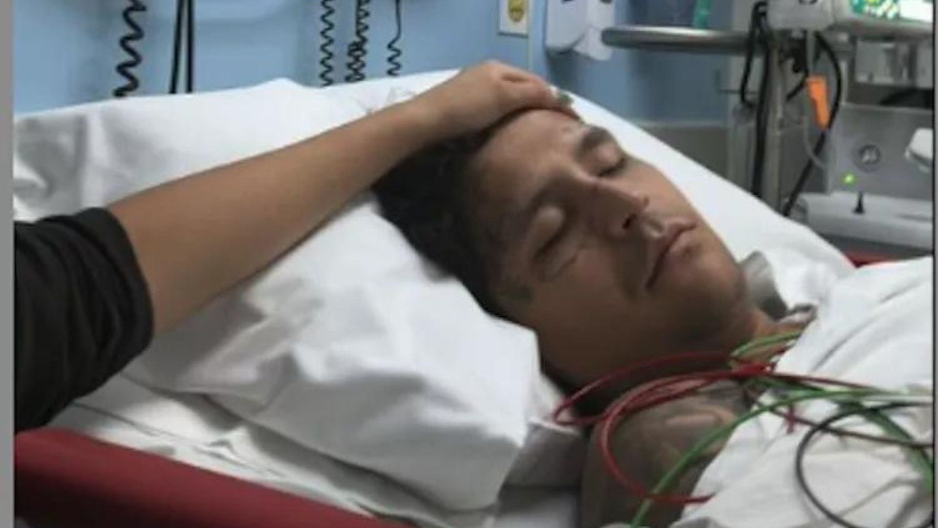 Christian Nodal dio a conocer en sus redes sociales que presentó problemas de salud.