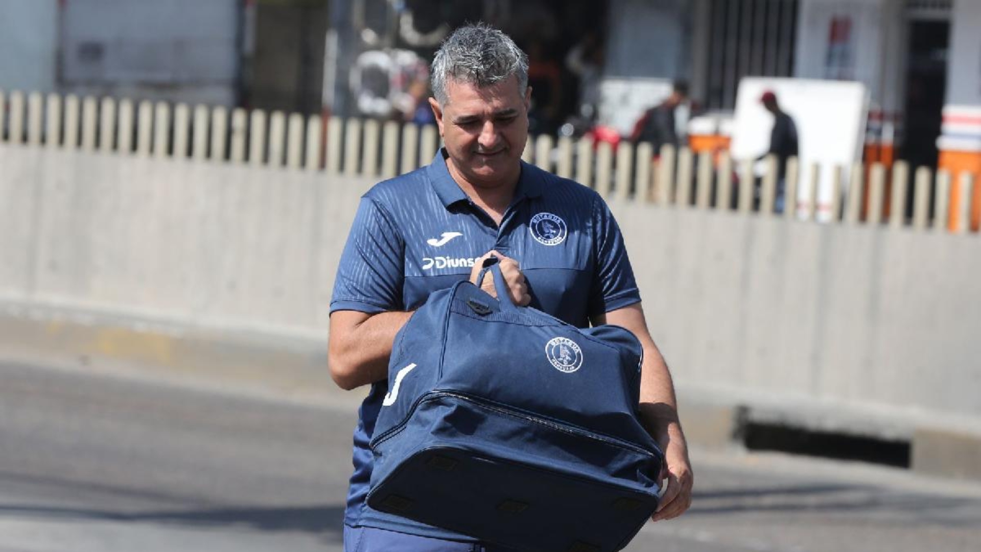 El Club Motagua ha decidido dar una nueva oportunidad al entrenador argentino Diego Vázquez, a pesar de la frustración de los directivos tras el desempeño del equipo en las últimas semanas.