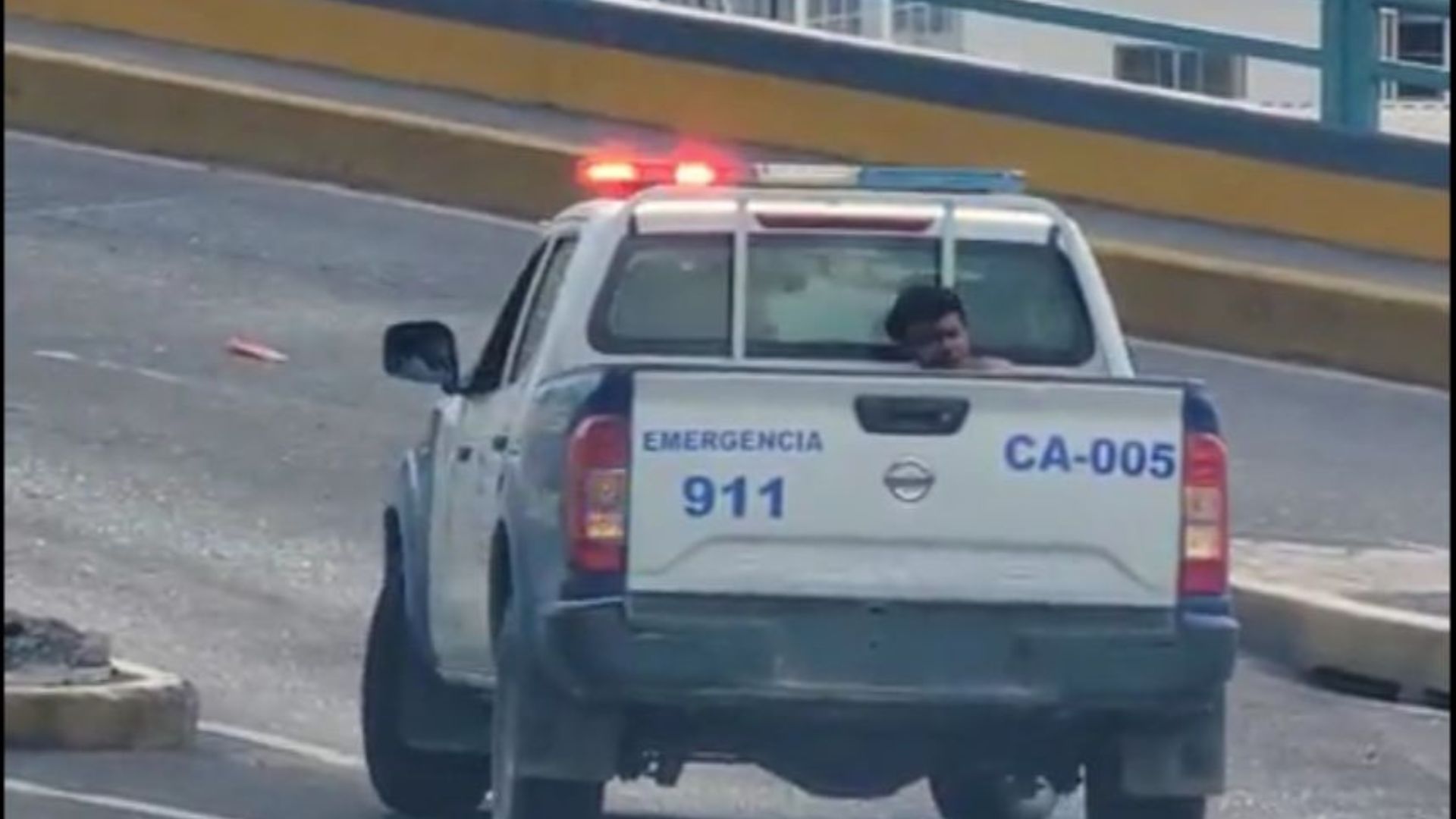 Policía controla disturbios entre aficionados de Olimpia y Motagua
