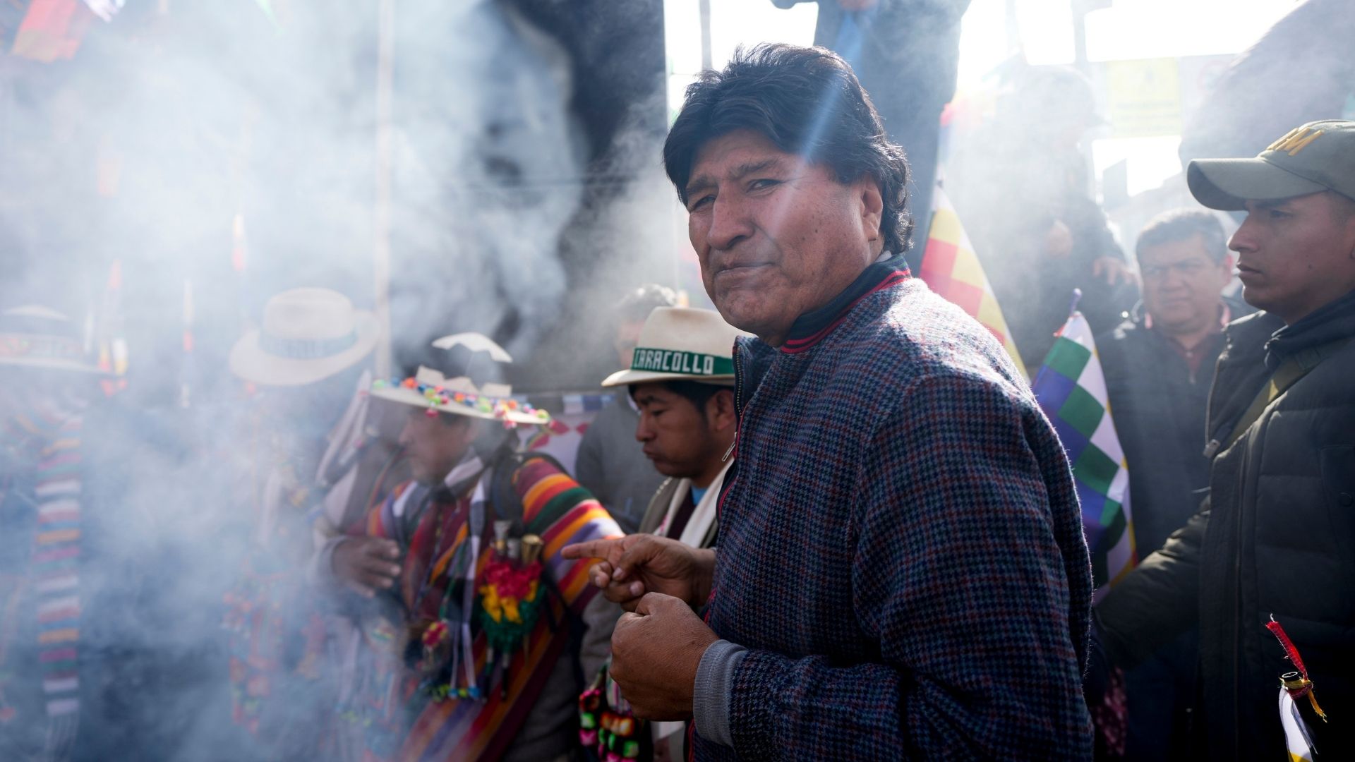 Evo Morales denuncia atentado con disparos a su vehículo en Bolivia.