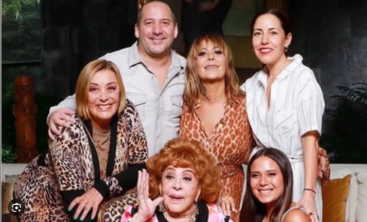 Mhoni Vidente predice una tragedia en la familia de Silvia Pinal