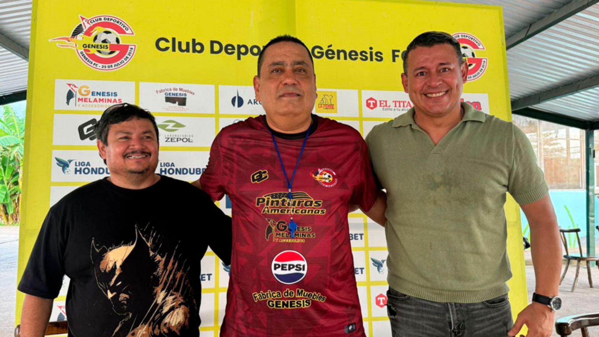 El club Génesis de Comayagua ha presentado oficialmente a su nuevo entrenador, el colombiano Jhon Jairo López, quien asume el mando tras la salida de Reynaldo Tilguath.