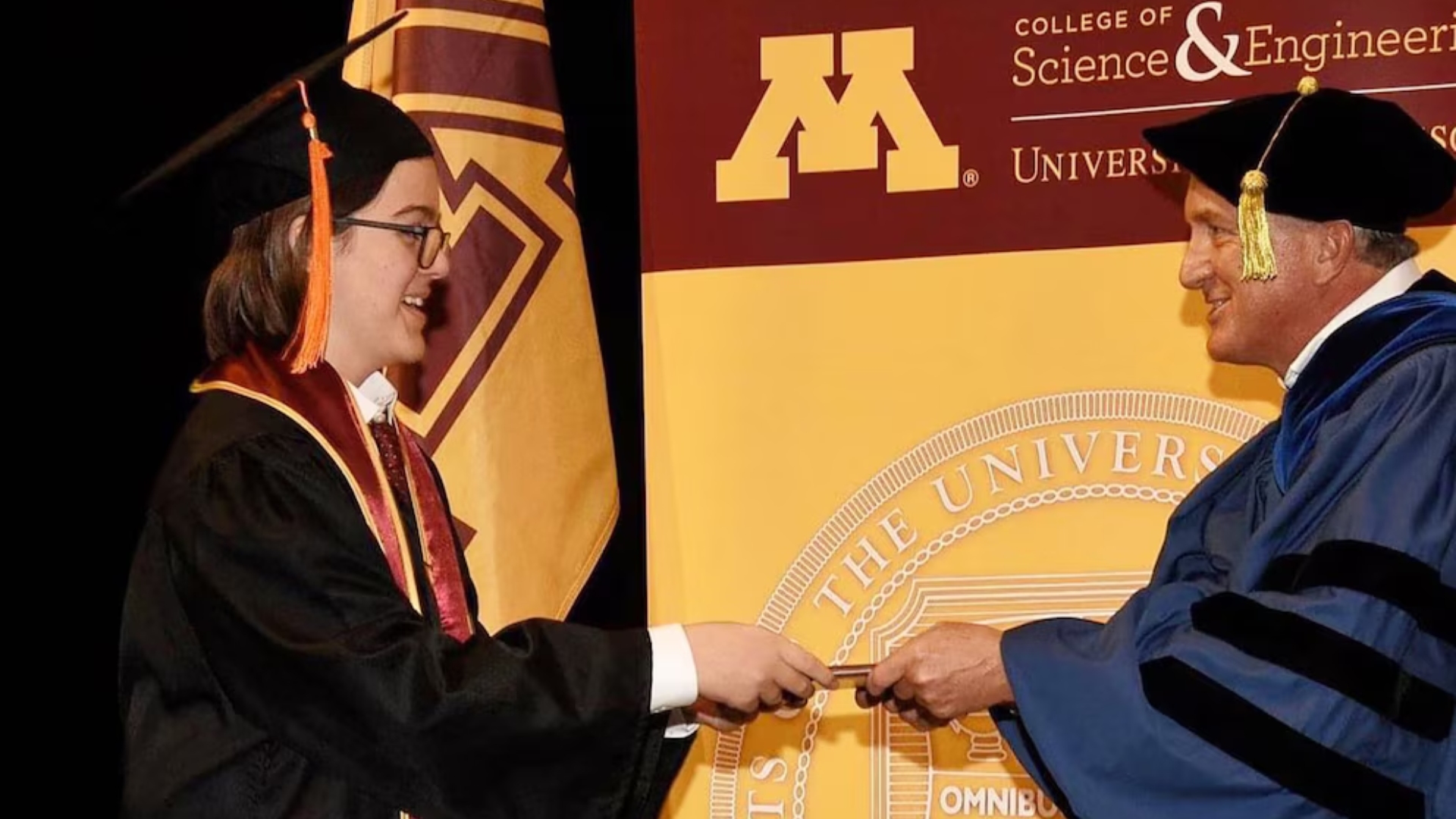 Niño genio se gradúa de la universidad