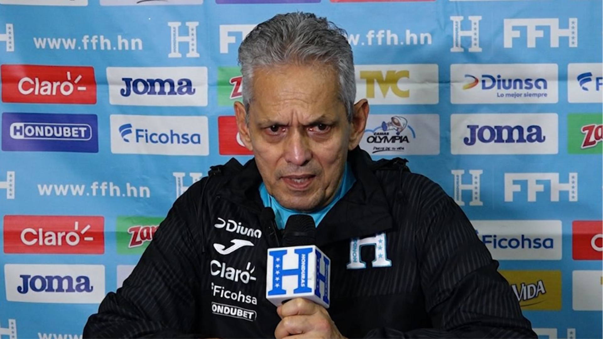 Reinaldo Rueda evalúa la posibilidad de convocar a Yustin Arboleda para el partido contra México