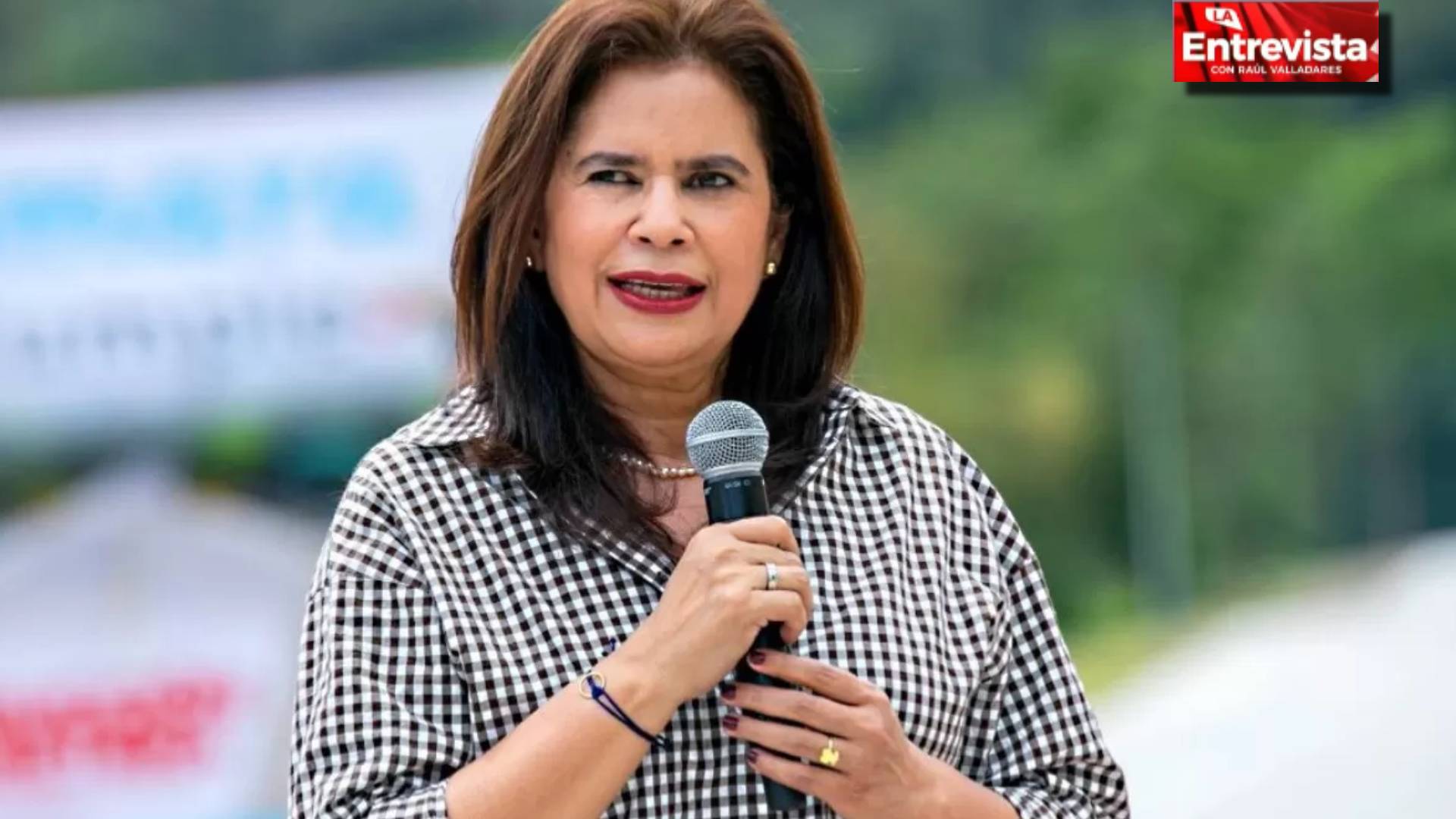 Rixi Moncada denuncia intento de desestabilizar las FF.AA.