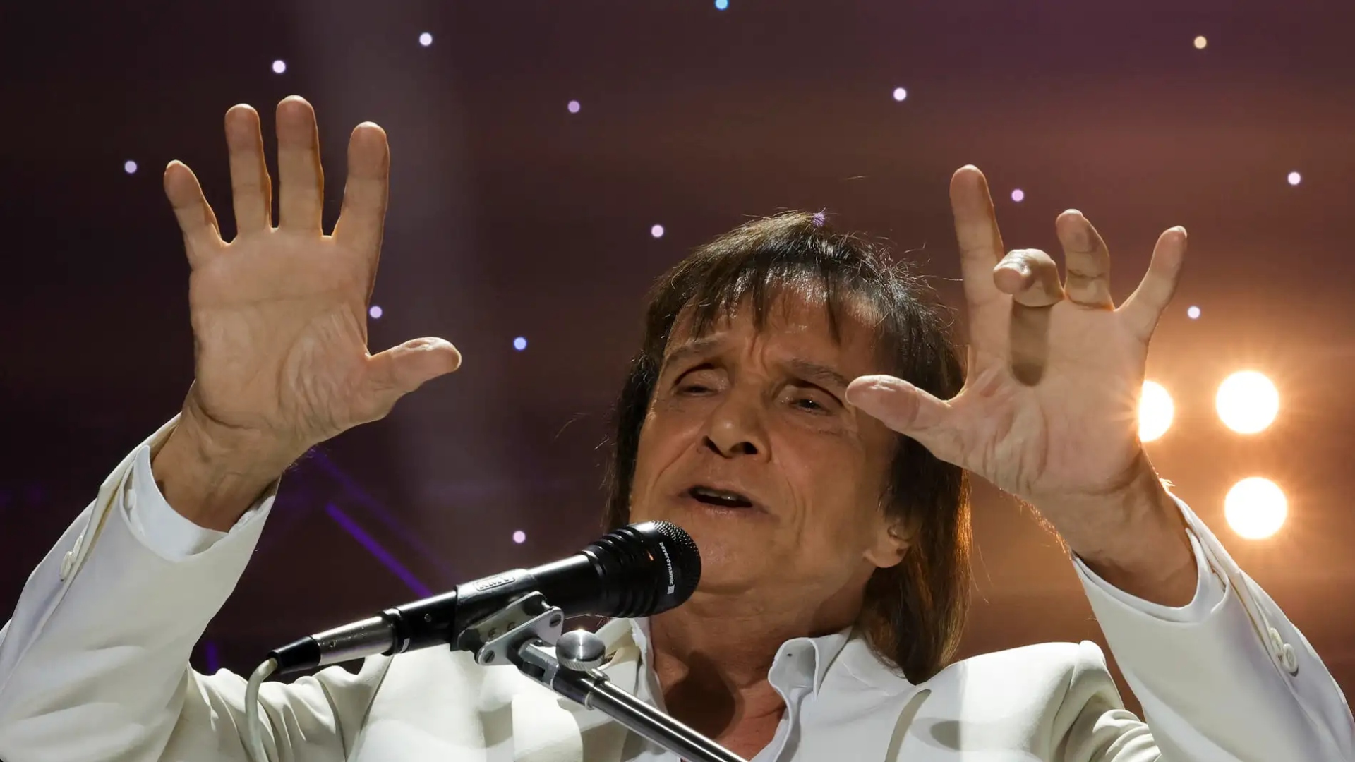 Estos son los videos que afirman que Roberto Carlos murió