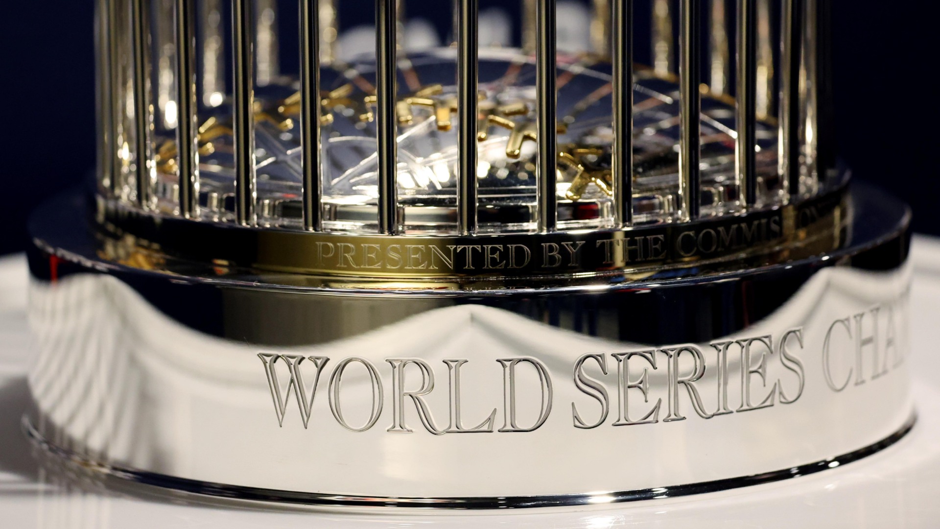 La espera ha terminado, y la emoción está en el aire. Tras una intensa temporada regular y una apasionante postemporada en la MLB, ya tenemos a los protagonistas del Clásico de Otoño: los New York Yankees se enfrentarán a los Los Angeles Dodgers en la Serie Mundial 2024.
