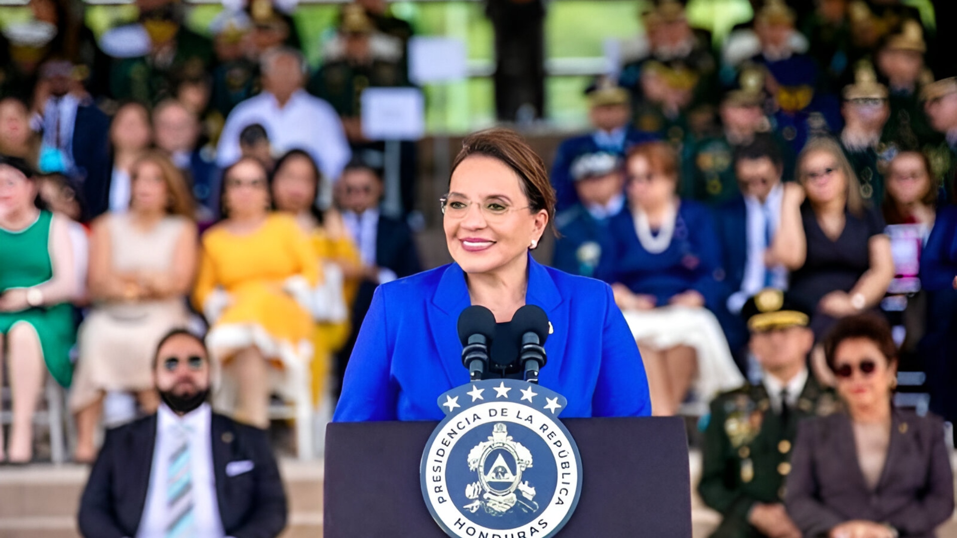 Xiomara Castro garantiza elecciones libres en 2025