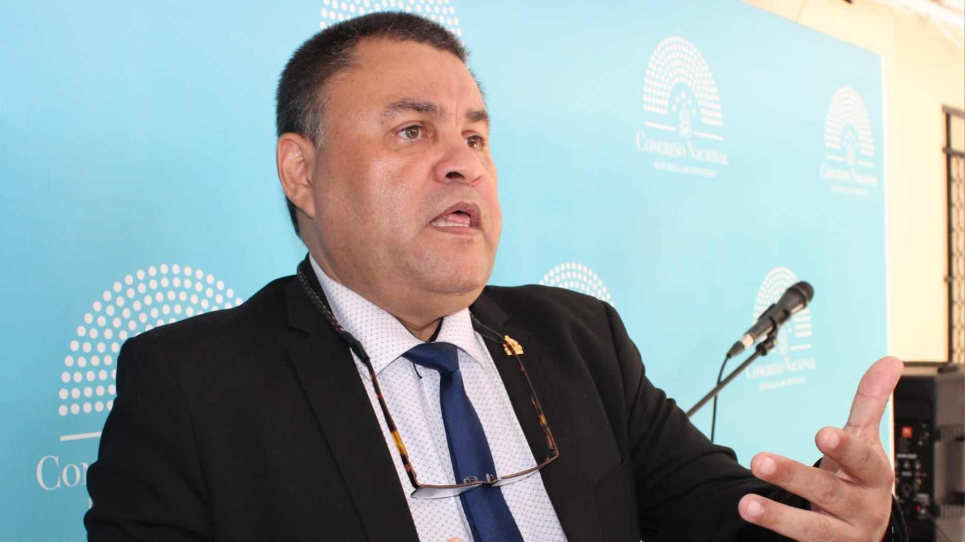 deuda política carlos umaña
