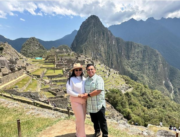 Hondureña recibe propuesta de matrimonio en una de las maravillas del mundo