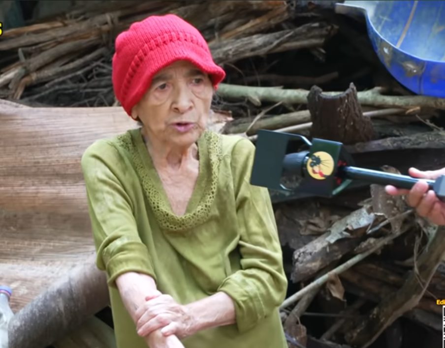 Abuelita hondureña de 60 años jamás ha tenido novio porque su mamá no le da permiso