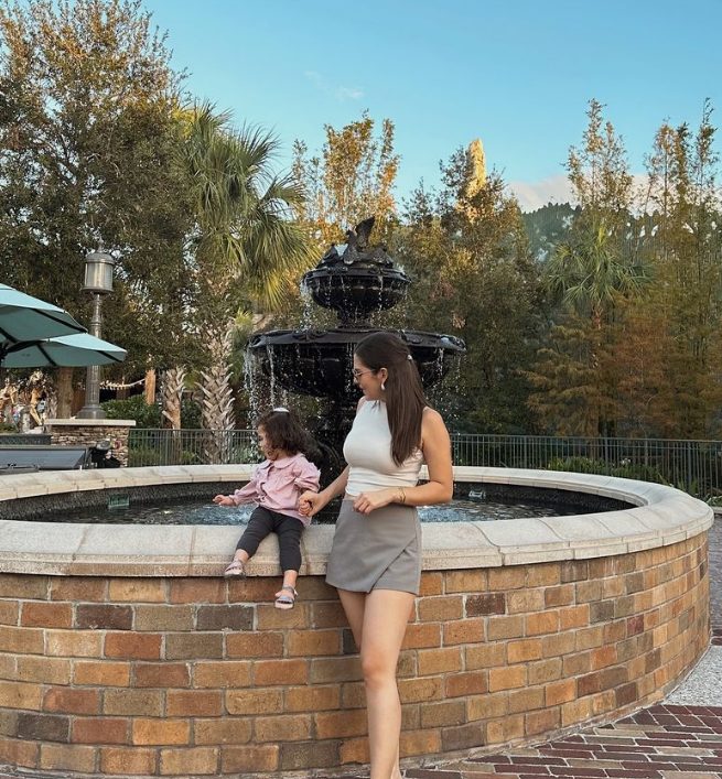 Presentadora Melissa Valeriano deslumbra en sus vacaciones familiares 