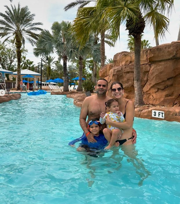 Presentadora Melissa Valeriano deslumbra en sus vacaciones familiares 