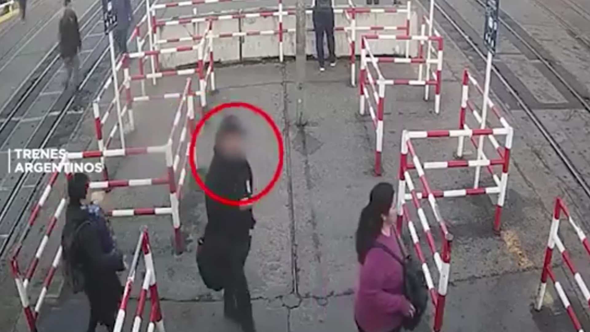 joven teléfono tren 