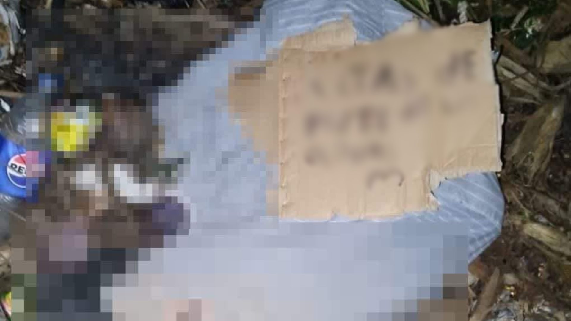 Cadáver con letrero en Colón; esto decia