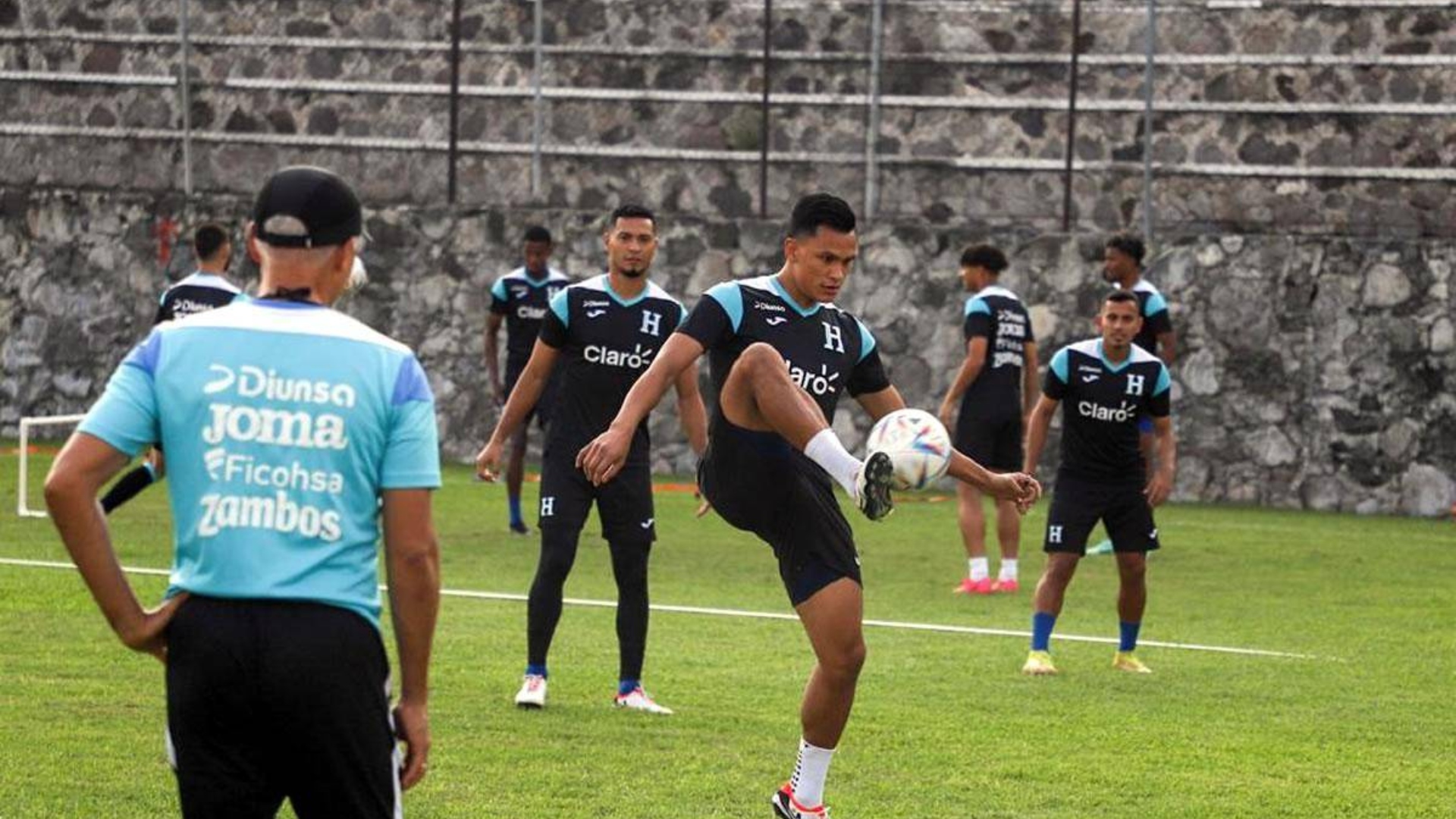 Honduras presenta dos significativas bajas para duelo de vuelta contra México en Toluca