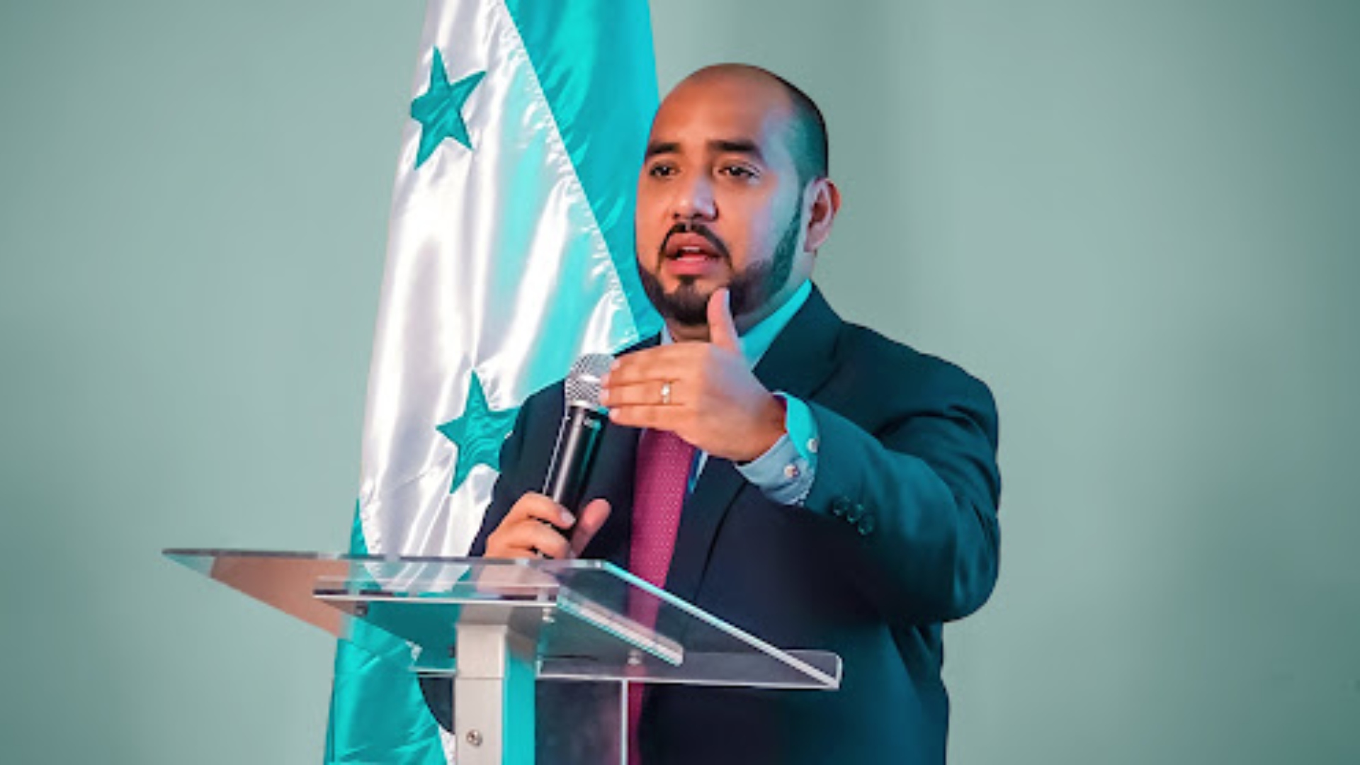 Ministro Daniel Esponda aseguró que los ríos corren hacia aariba