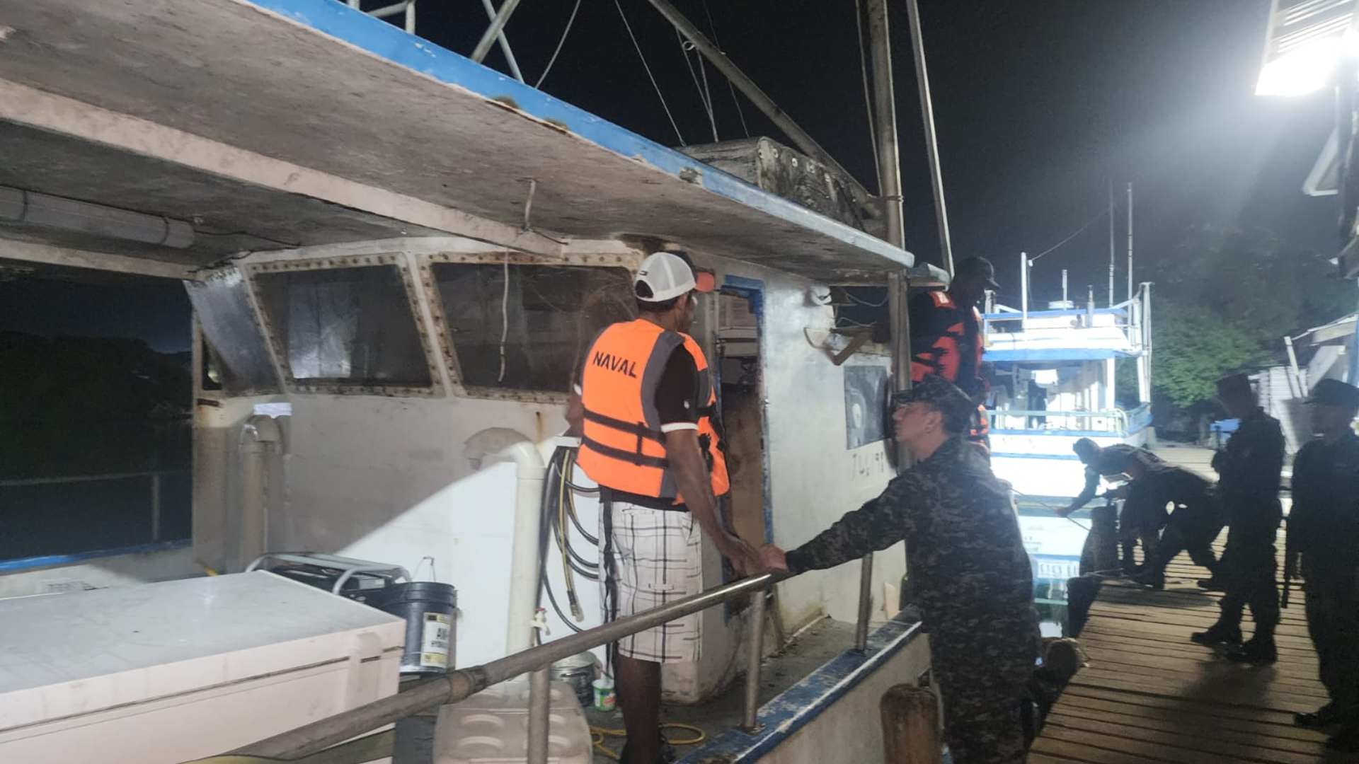 Naufragio en el Caribe: rescatan con vida a los pescadores