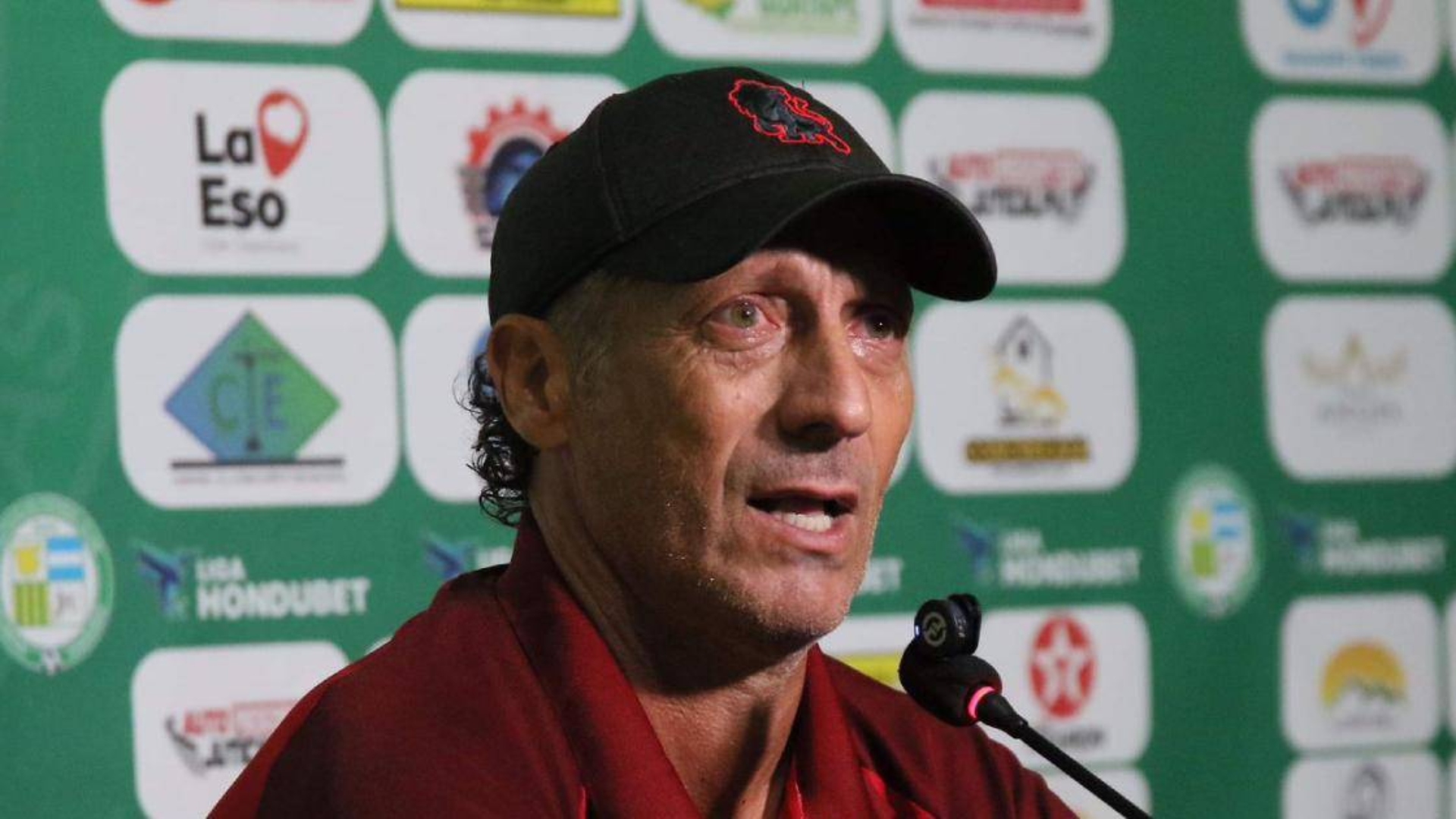 Pedro Troglio recuerda a Demetri Gordon luego de conseguir el liderato “quedamos primero y es como un regalo al alma”