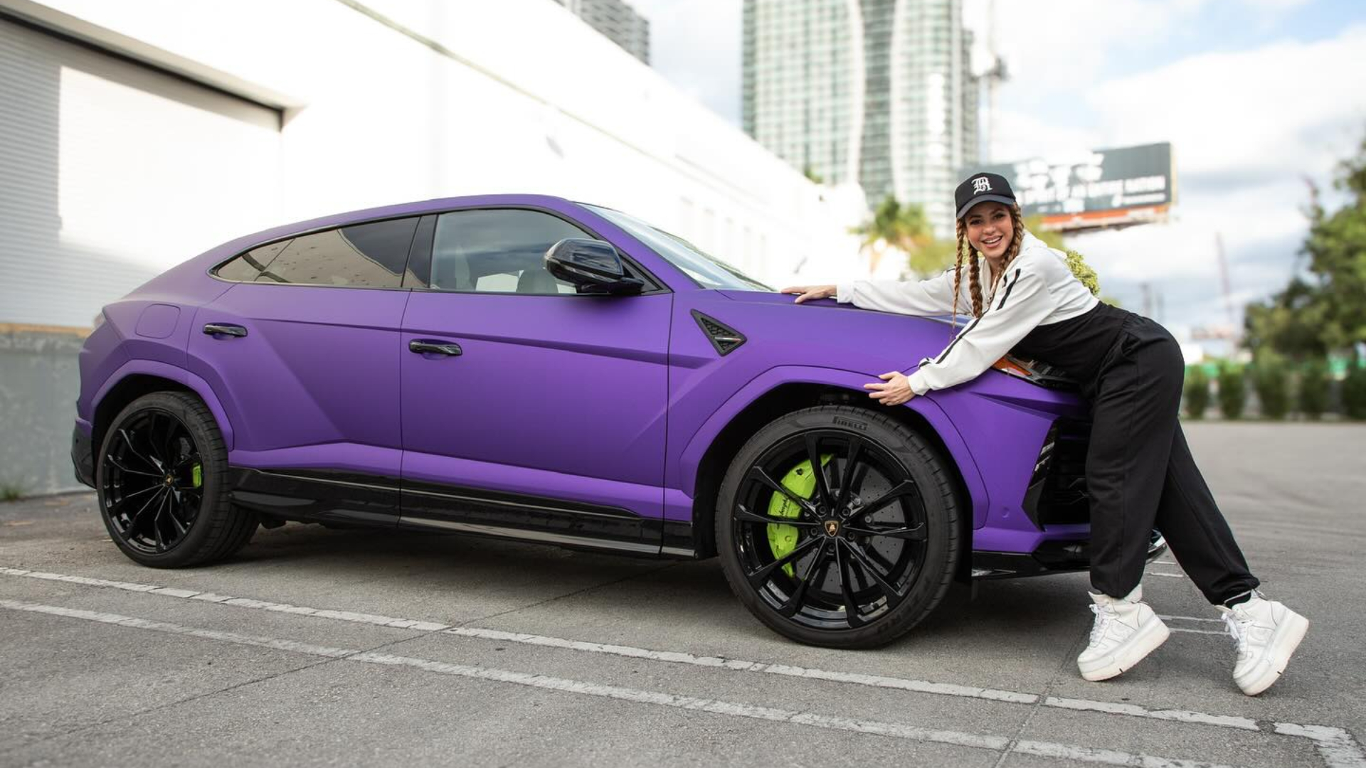 Shakira anunció el sorteo de su vehículo Lamborghini