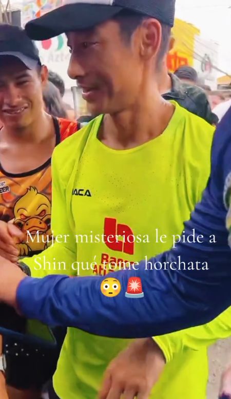 Misteriosa mujer le exige a Shin Fujiyama tomarse una bebida que le regaló